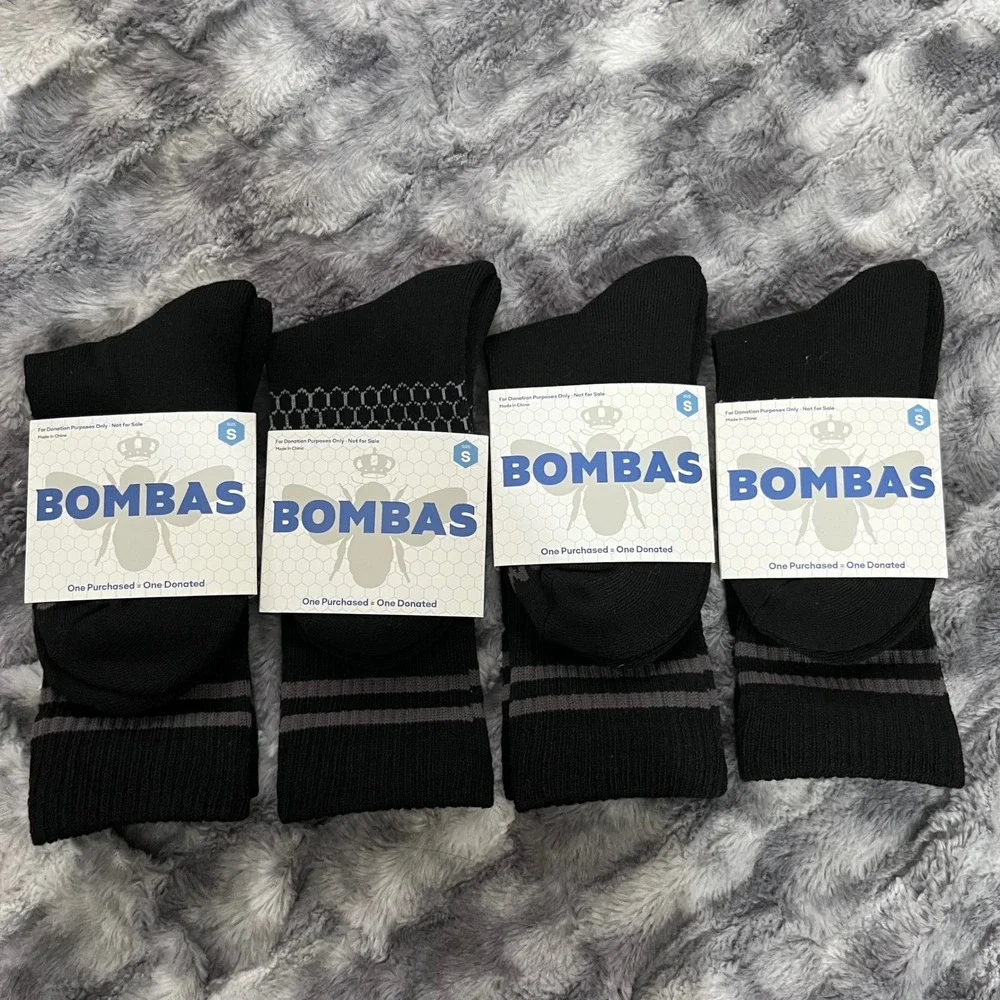 NEW 4 pack Bombas Socks Black Bee Logo Honeycomb Arch Support Size‎ S Small
